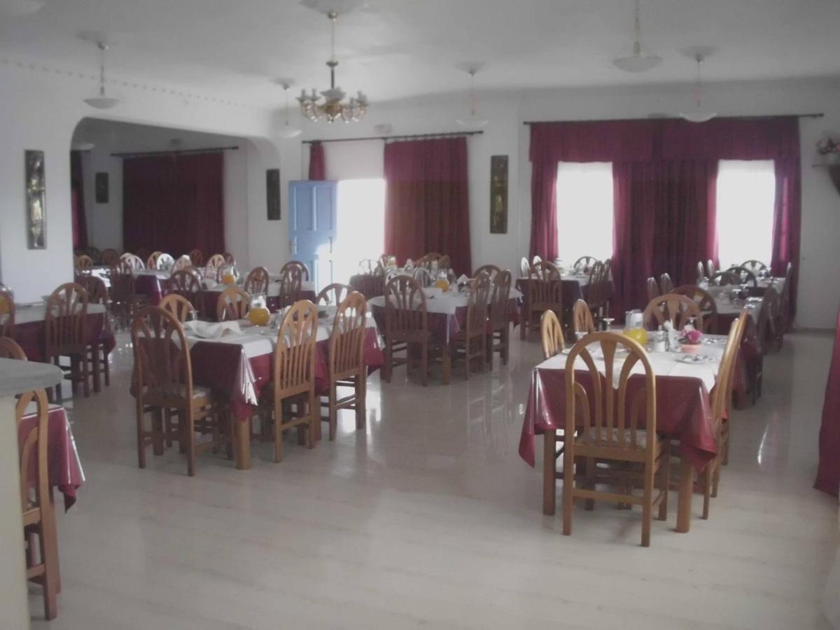 Nikos Hotel คาร์เทราดอส ภายนอก รูปภาพ