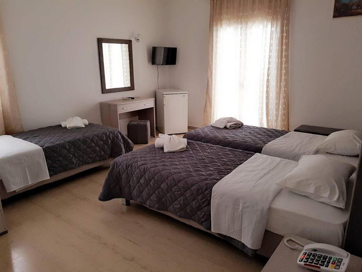 Nikos Hotel คาร์เทราดอส ภายนอก รูปภาพ