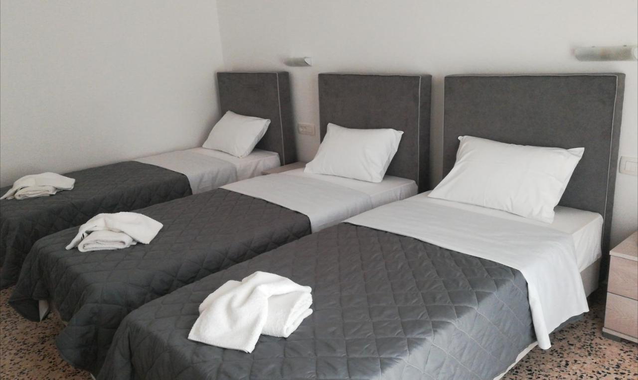 Nikos Hotel คาร์เทราดอส ภายนอก รูปภาพ