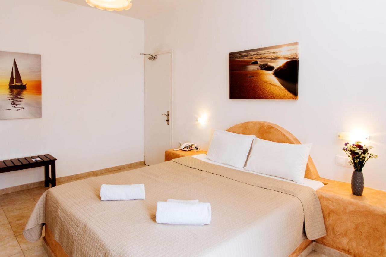 Nikos Hotel คาร์เทราดอส ภายนอก รูปภาพ