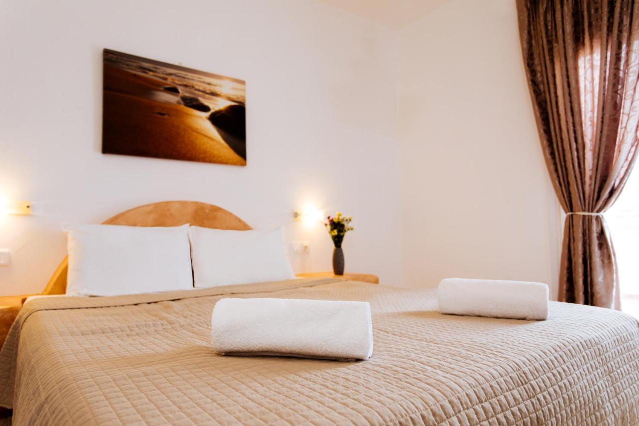 Nikos Hotel คาร์เทราดอส ภายนอก รูปภาพ
