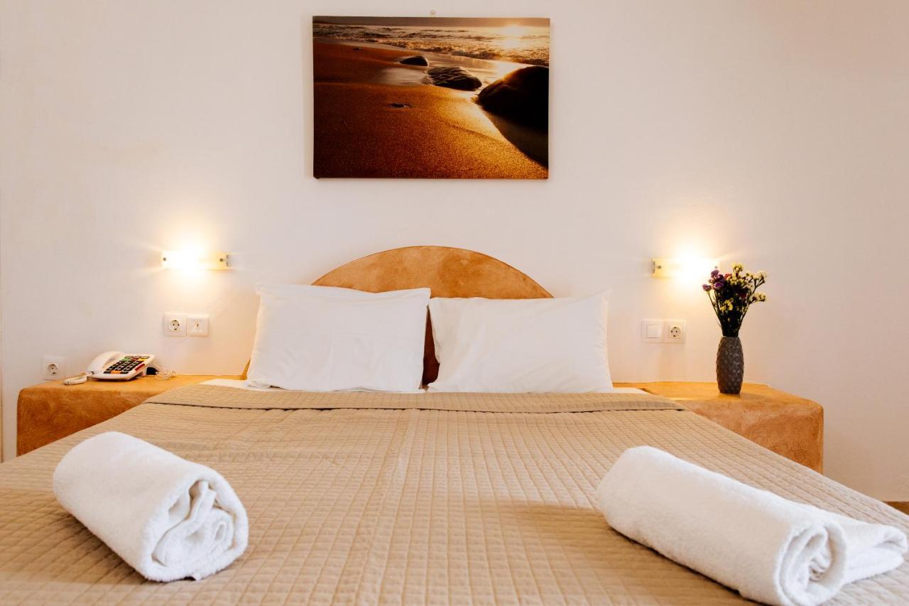 Nikos Hotel คาร์เทราดอส ภายนอก รูปภาพ