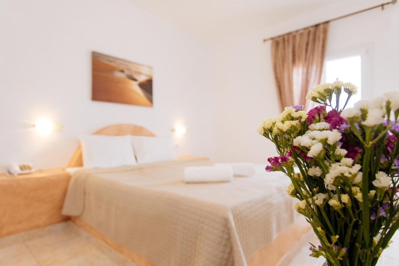 Nikos Hotel คาร์เทราดอส ภายนอก รูปภาพ