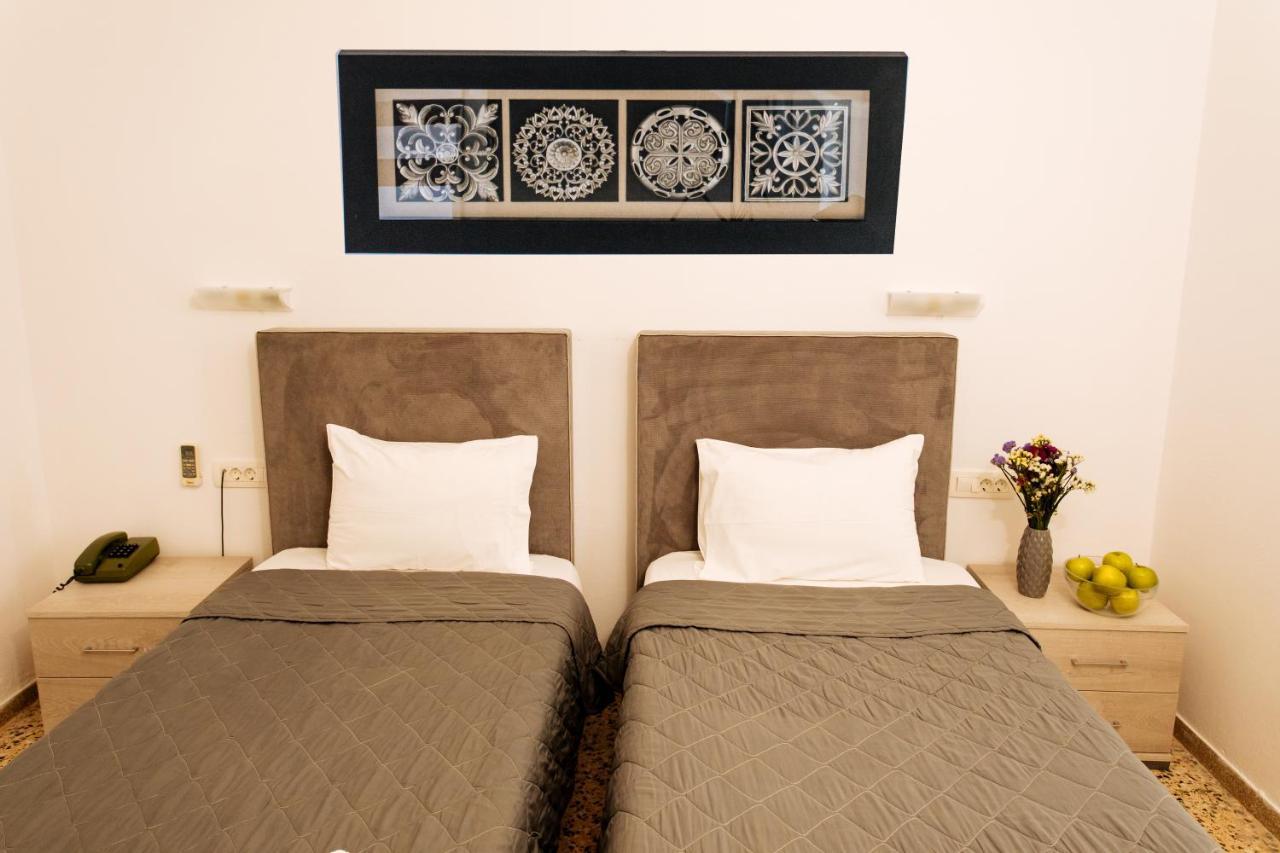 Nikos Hotel คาร์เทราดอส ภายนอก รูปภาพ